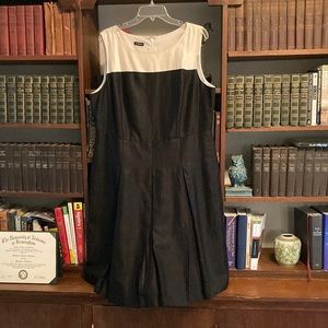 Linen Dress. Talbots. 18 Ecru and Black with POCKETS!!